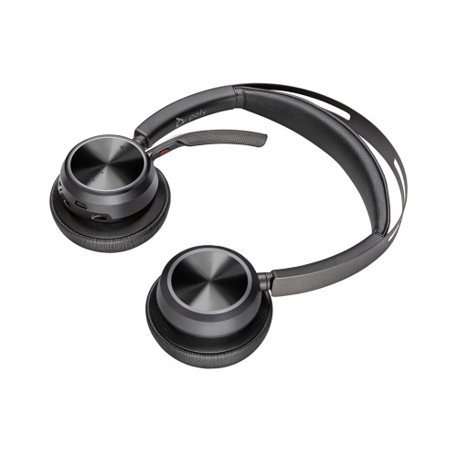 Галерия: Bluetooth слушалки HP Poly Voyager Focus 2 USB-C-C +USB-C/A адаптер - Черни снимка 2 - TS-Computers.bg Bluetooth слушалки HP Poly Voyager Focus 2 USB-C-C +USB-C/A адаптер - Черни детайлна снимка 2